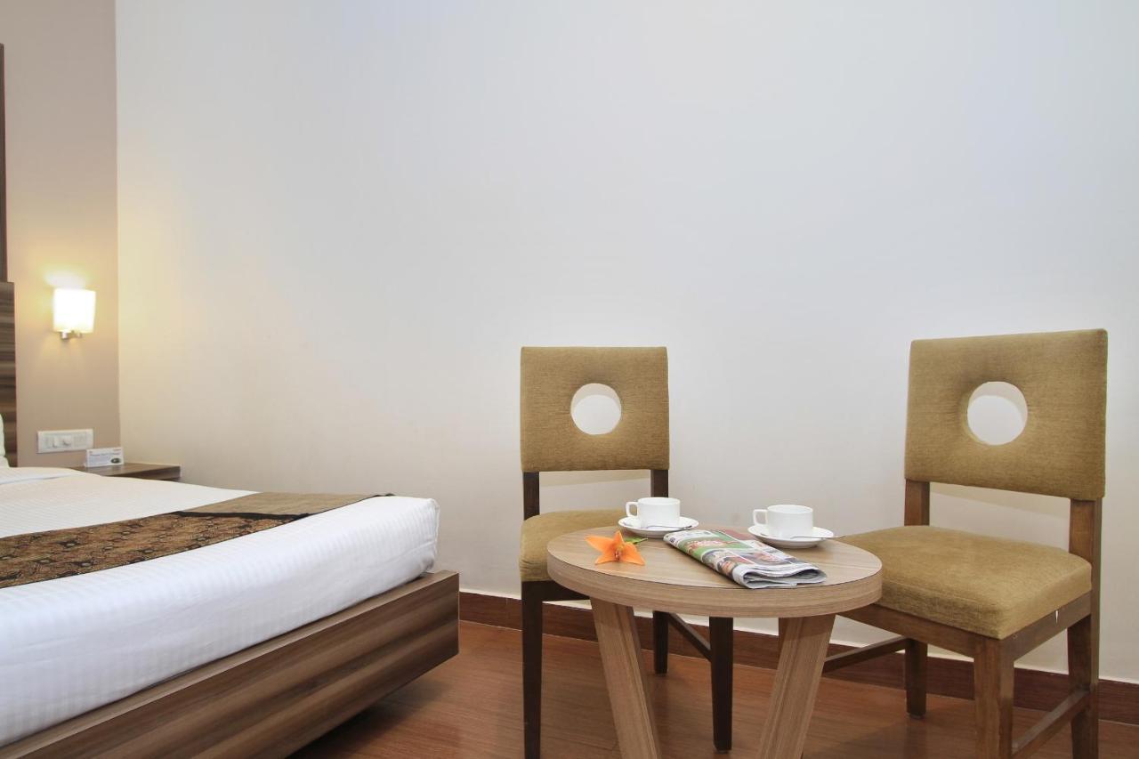Hotel Octave La Sara Vista à Bangalore Extérieur photo
